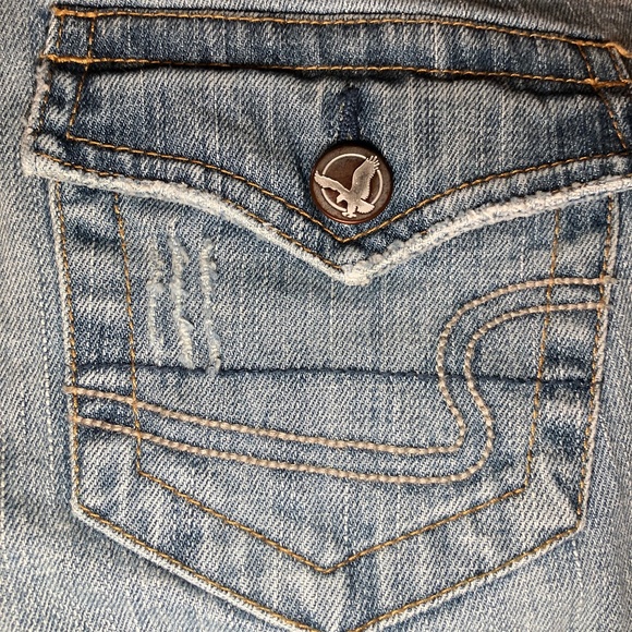 American Eagle Outfitters Light Wash Jeans - Picture 7 of 7
